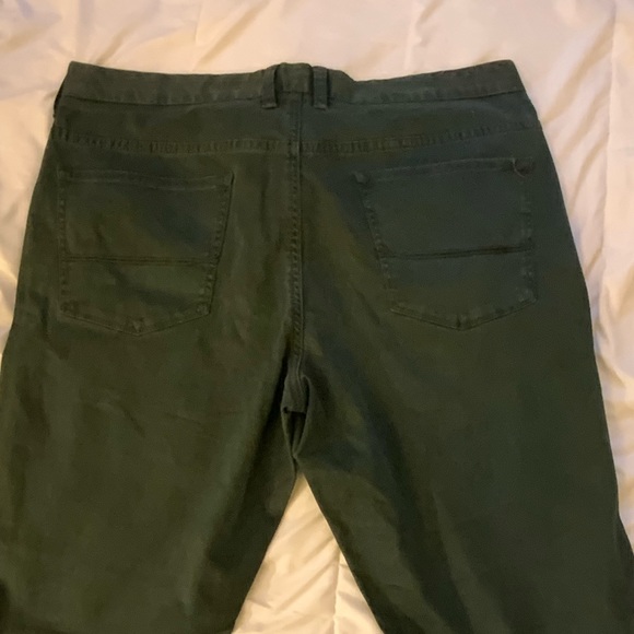 New Tommy Bahama, military Green jeans, size 36/32 - Picture 2 of 6